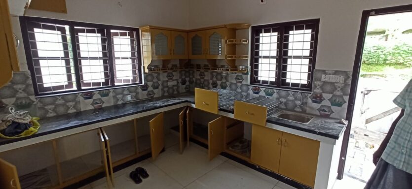 Spacious living area in 3 BHK house in Chanthavila