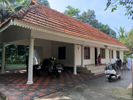 House in sale Kottayam Ettumanoor Near Kurupumthara, 2200 sqft 4 BHK 88 Lakhs